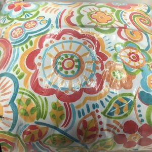 BRYLANE HOME FLORAL THROW PILLOW INDOOR OUTDOOR Approx 20” X 20